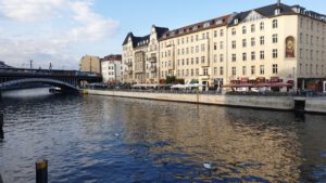 Mehr über den Artikel erfahren <span class='ref-title'>Berlin</span> Uferwand Schiffbauerdamm 2020